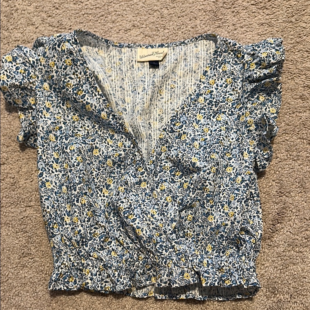 Universal Thread Blue and Yellow Floral Crop top